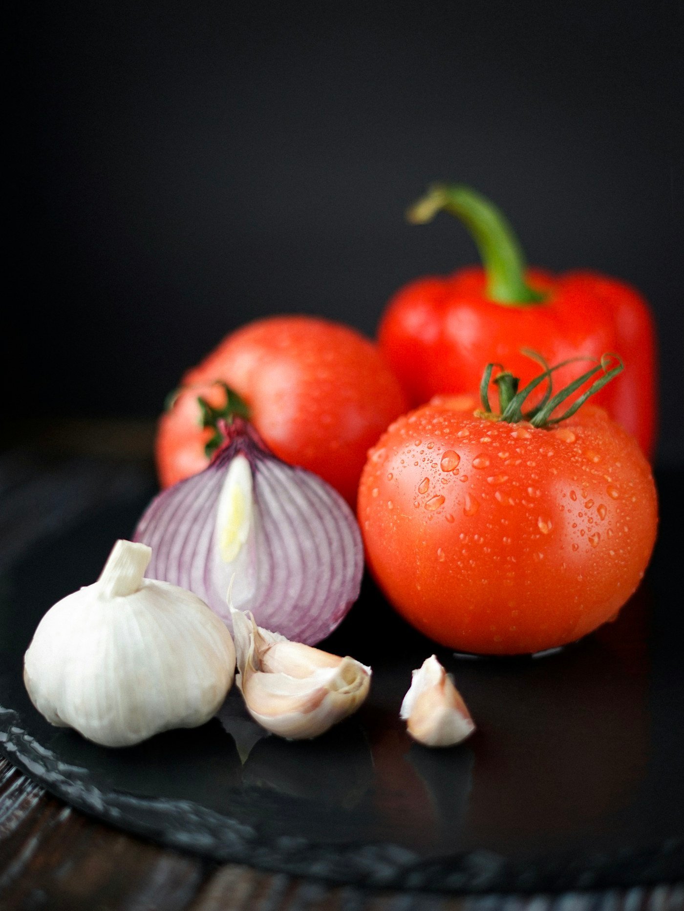 Fresh tomatoes, onions and garlic